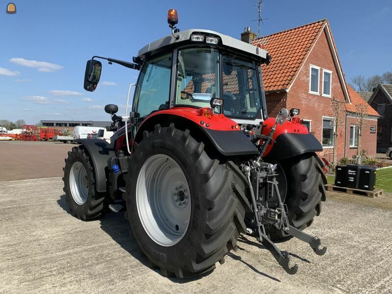 Massey Ferguson 5S 145 DYNA 6 EFFICIENT Wegenbouw Be