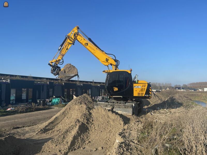 JCB js 145w