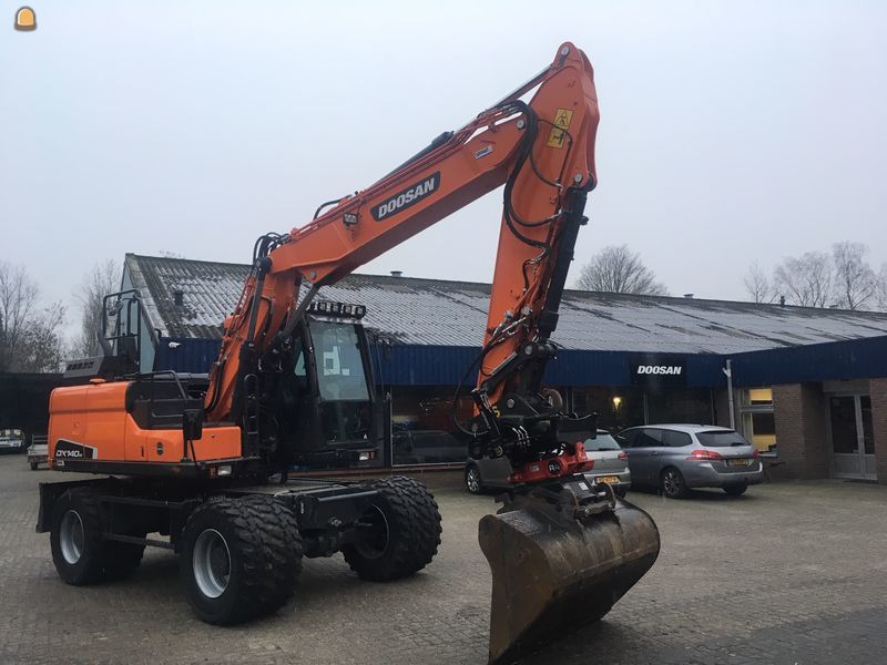 Doosan DX140W-5 met DKS