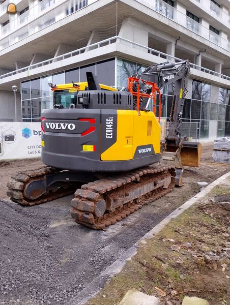 Rupskraan Volvo met machinist