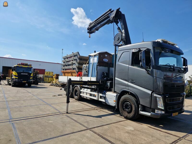 Volvo Bakwagen met 29 tm autolaadkraan