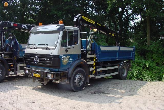 Mercedes 2 stuks Kraanwagens 4x2