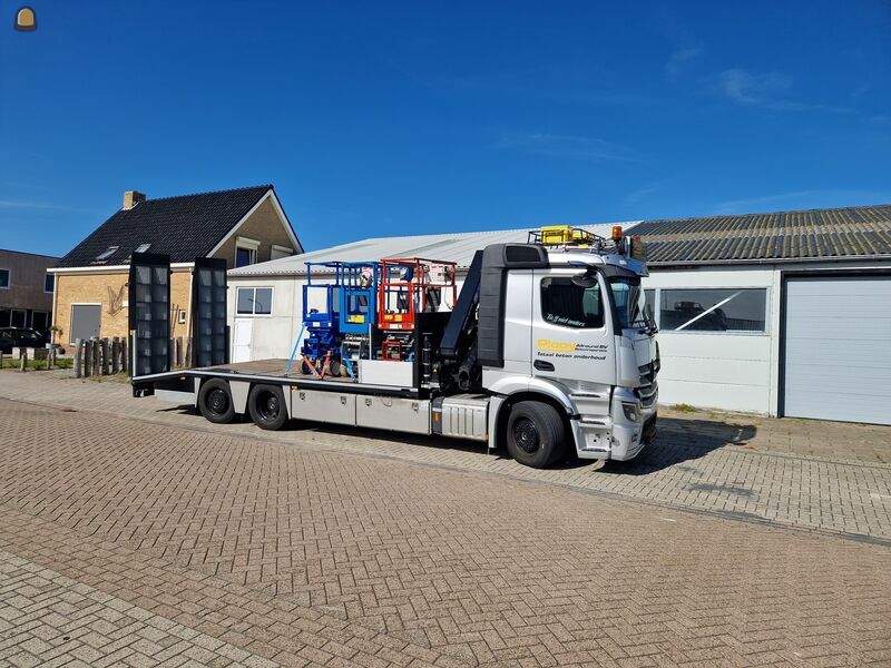 Mercedes Actros oprijwagen met kraan