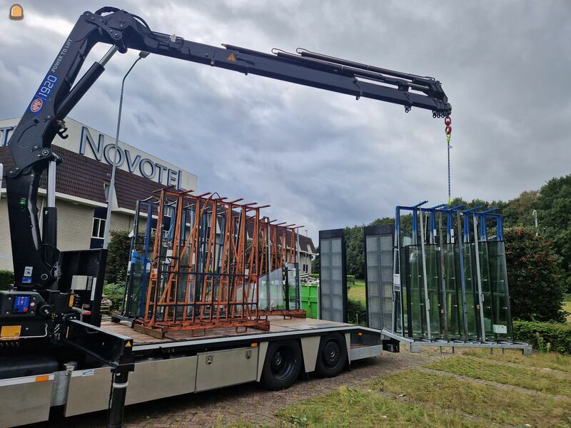 Mercedes Actros oprijwagen met kraan