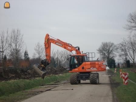 DOOSAN DX140W