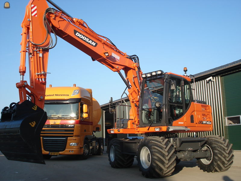 DOOSAN DX140W