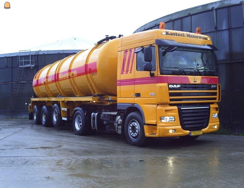 Truck met tankoplegger