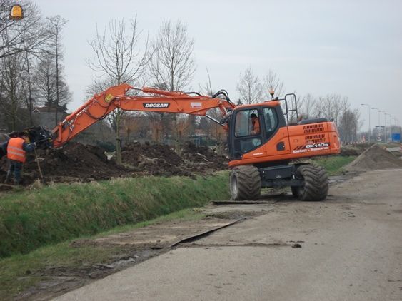 DOOSAN DX140W