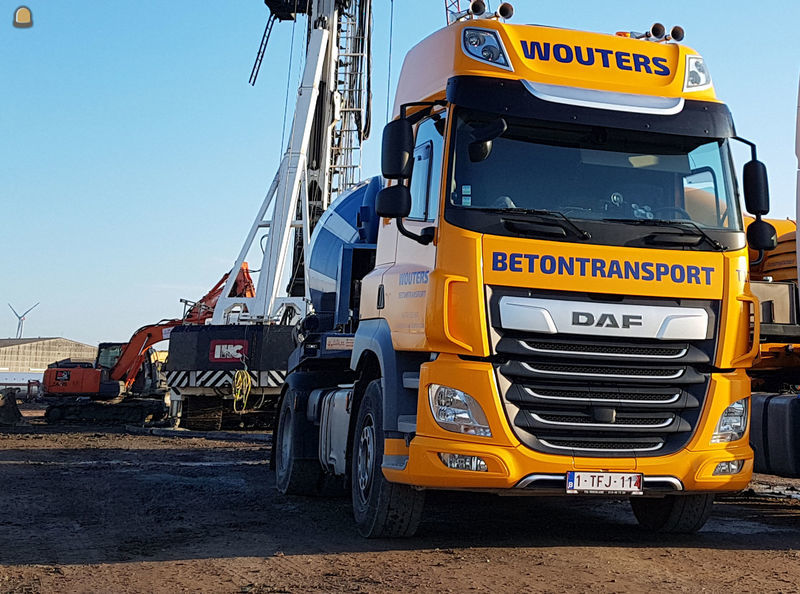 DAF trekker met betonmixer oplegger