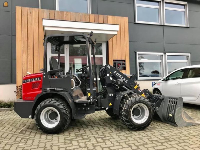 Pitbull Compact Loader X28-45