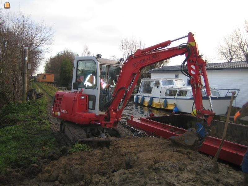 Takeuchi TB135 met kantelbak