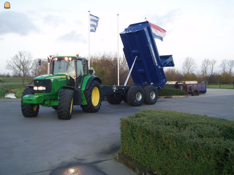 Trekker met gronddumper 15m3