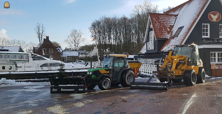 Deutz Smalspoortractor + Sneeuwschuiver + Zoutstrooier