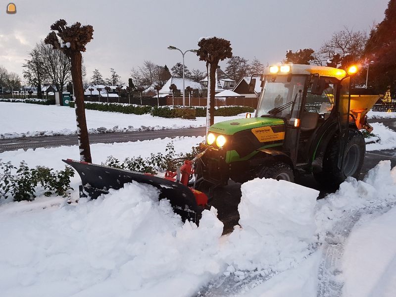 Deutz Smalspoortractor + Sneeuwschuiver + Zoutstrooier