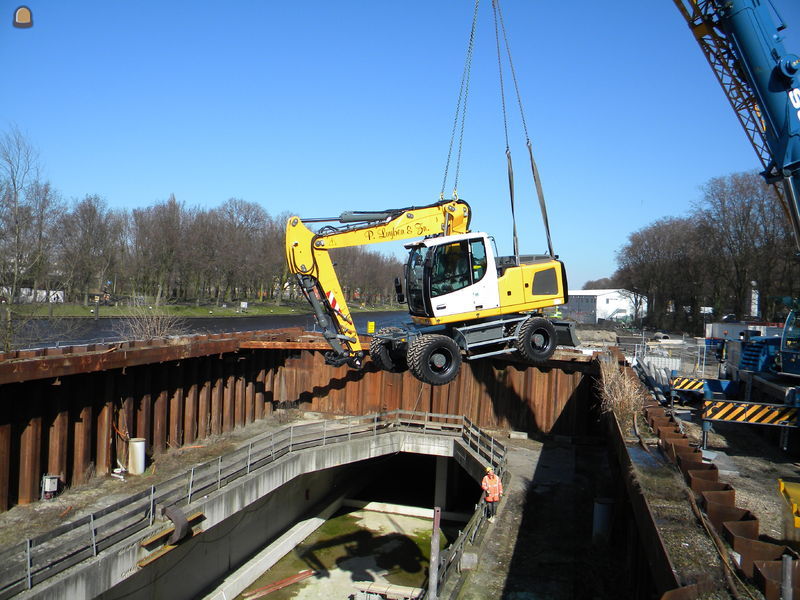 Liebherr A920