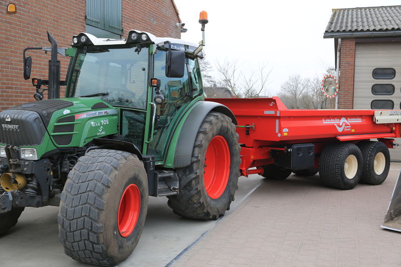 Fendt 211 Vario + 7m3 dumper