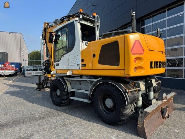 Liebherr A914 met Draaikantelstuk