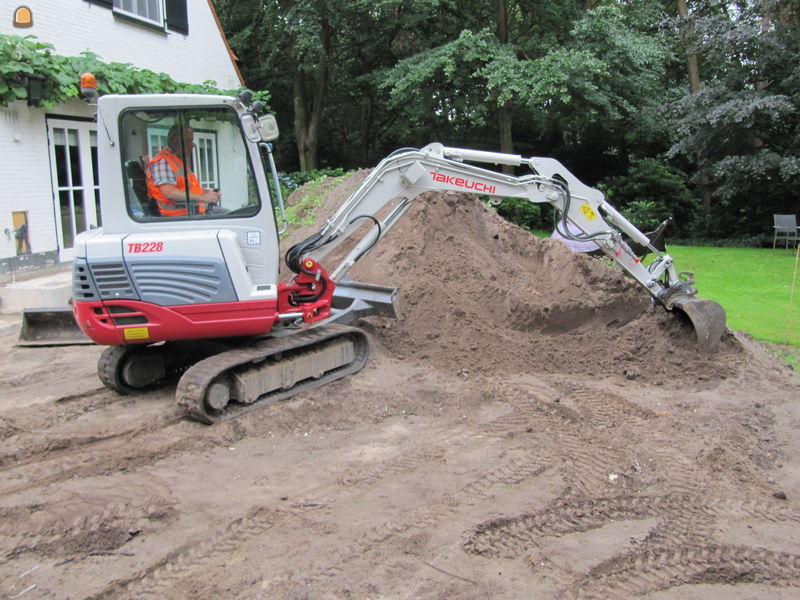 Takeuchi TB228