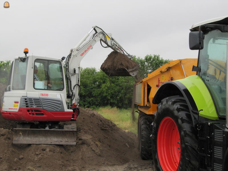 Takeuchi TB235