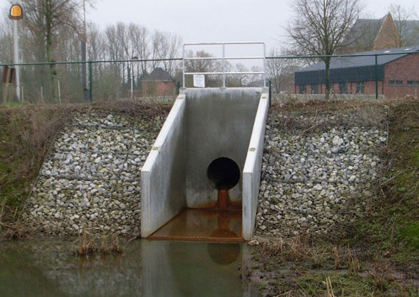 Kopmuren / keermuren en uitstroomelementen