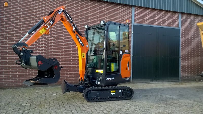 Doosan DX 19