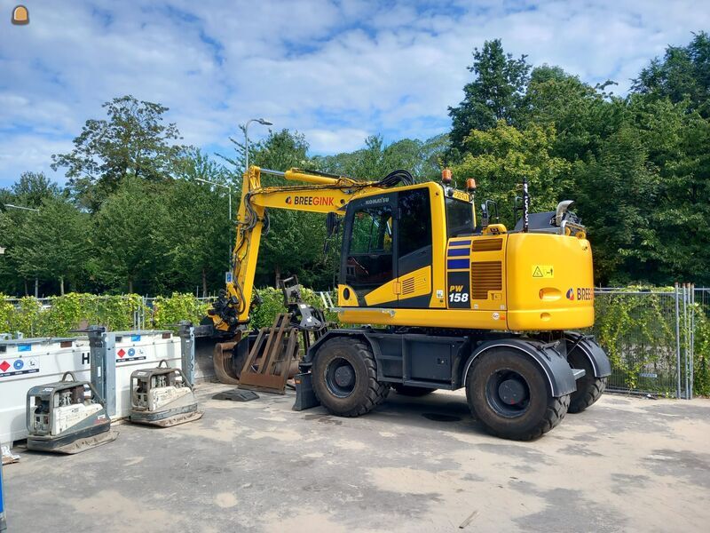 Komatsu PW-158-11 met DKS en GPS