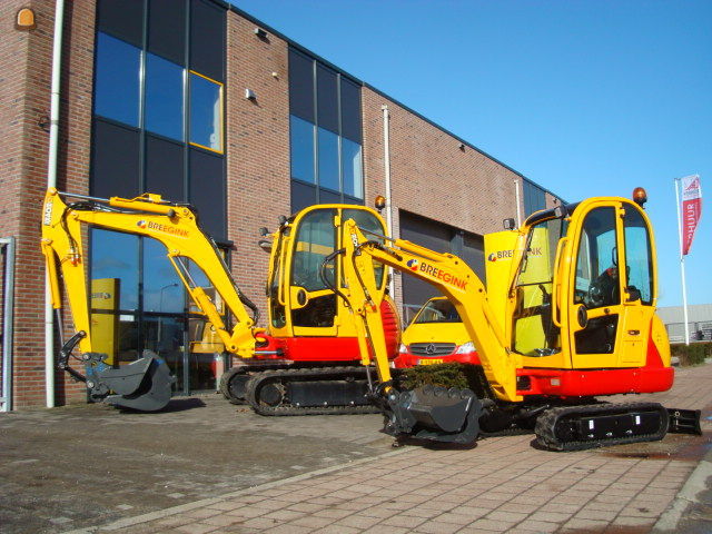 JCB 8018