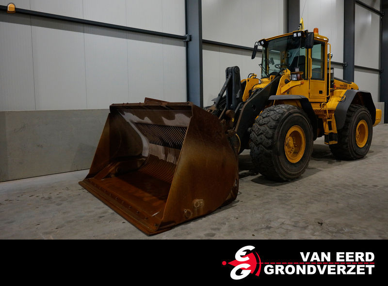 Loader L120 met Hoogkiepbak en Weegsysteem