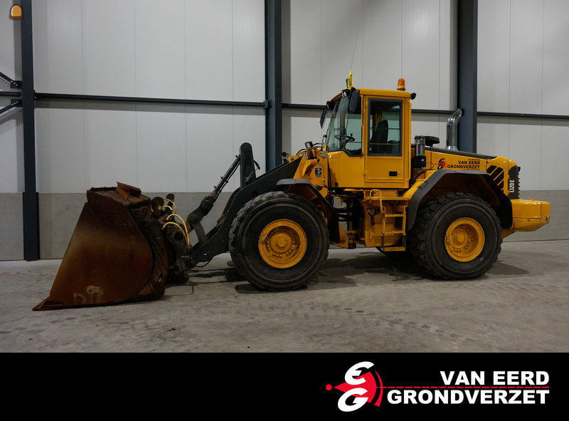 Loader L120 met Hoogkiepbak en Weegsysteem