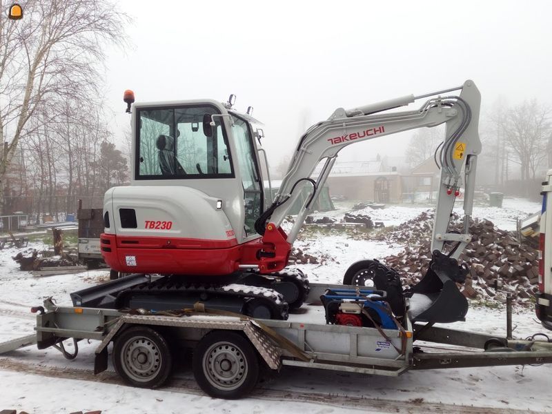 Takeuchi TB230 E (3 ton) + sneltransport