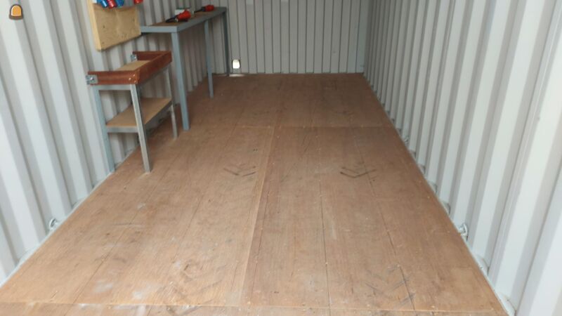 Zee container 20 feet  in de kleur wit (2 stuks)