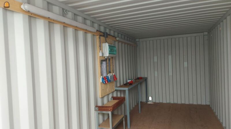 Zee container 20 feet  in de kleur wit (2 stuks)