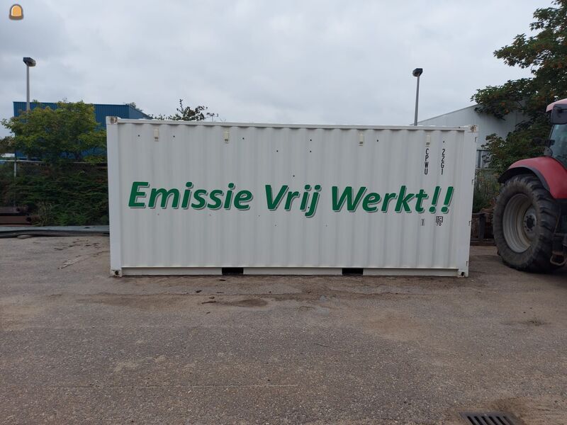 Zee container 20 feet  in de kleur wit (2 stuks)