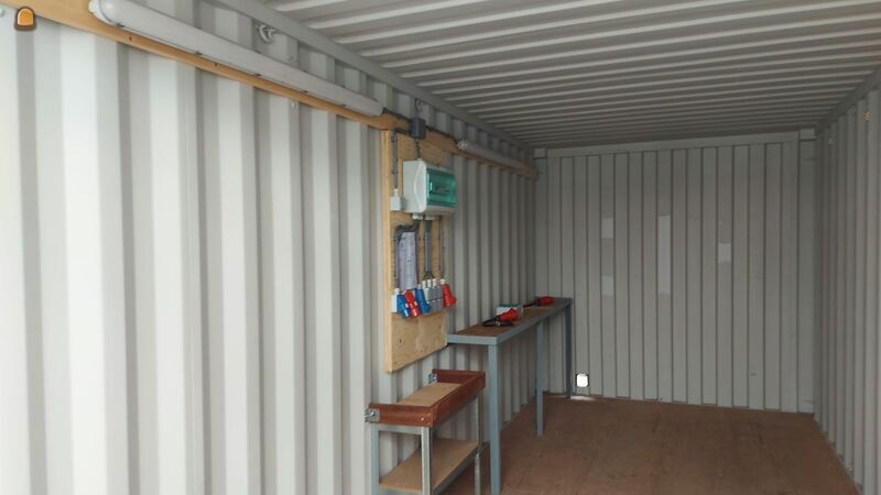 Zee container 20 feet  in de kleur wit (2 stuks)