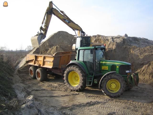 John Deere + dumper