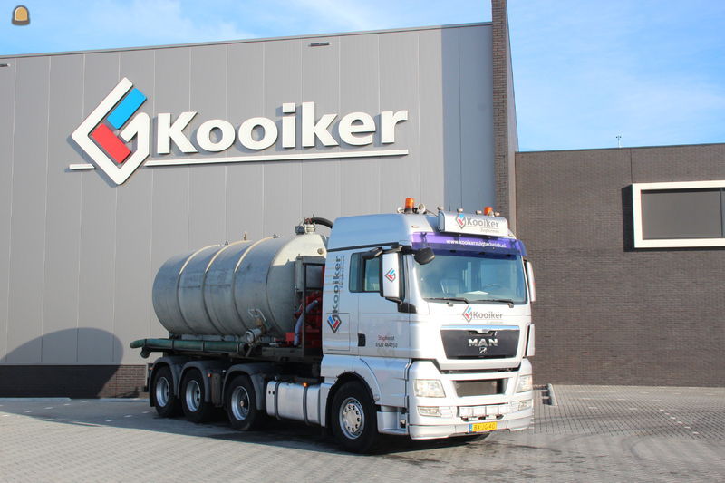 MAN containerauto met watertank