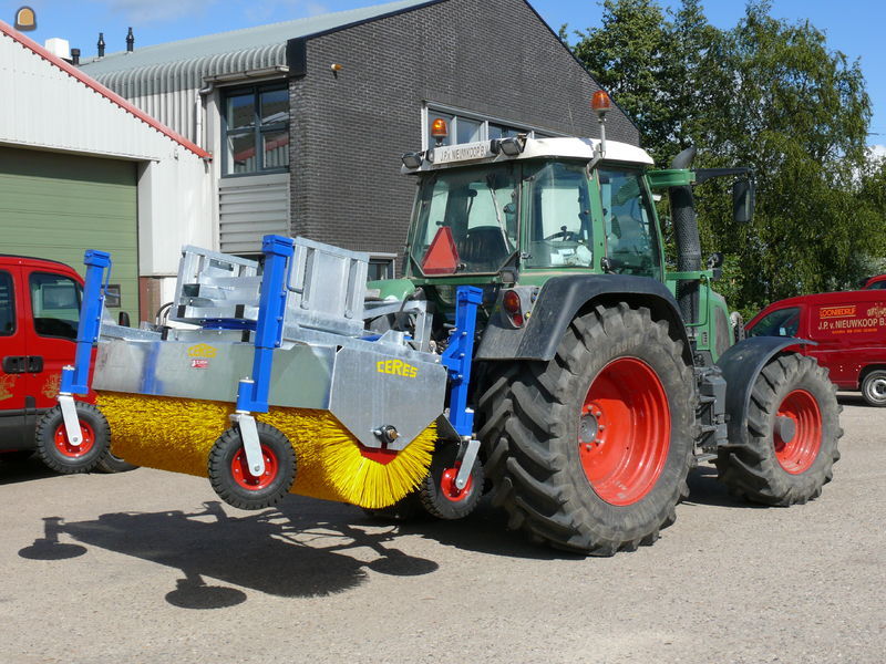 Fendt 415 met zware borstel