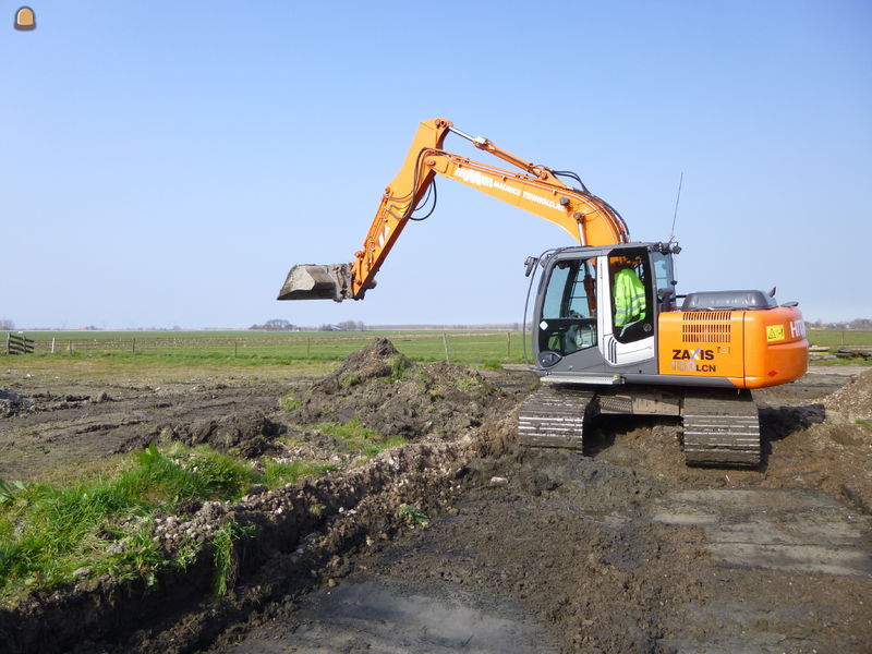 Hitachi 130 lcn