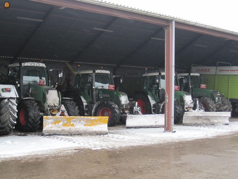 Fendt 412 vario met sneeuwschuif