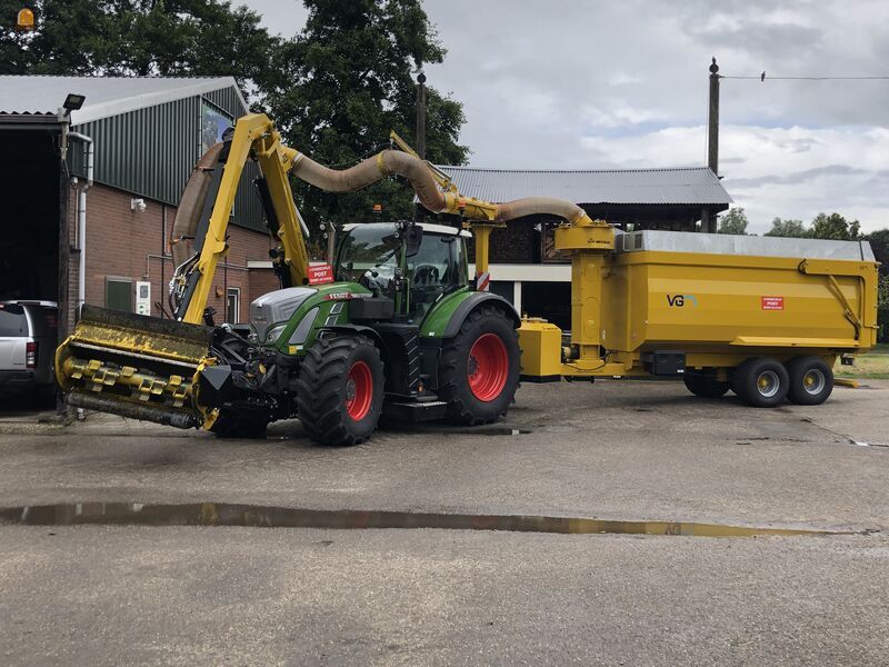 Fendt 718 met Wesseler maaiarm en VGM zuigwagen