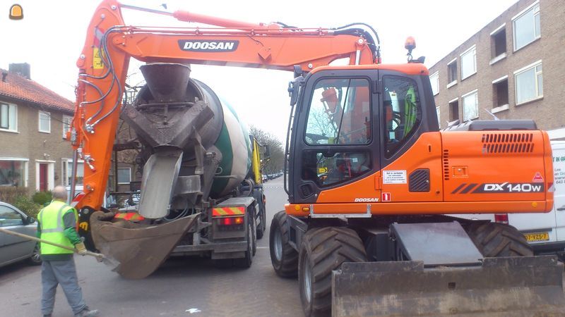 Doosan DX140W + DKS