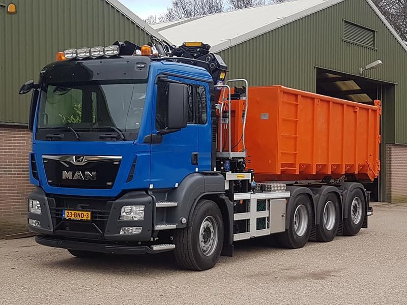 Knijperauto/containerwagen  met 2243 z kraan 22 ton hyva haakarmsysteem