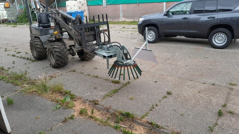 Minishovel met onkruidborstel