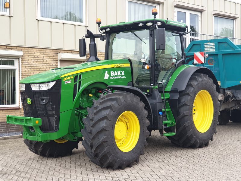 John Deere 8245R