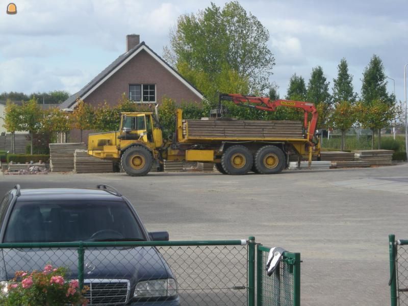 Dumper met autolaadkraan