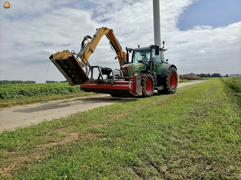 Fendt 313 met Bos maaiarm. Incl. Klepelbak, maaihark en maaikorf.