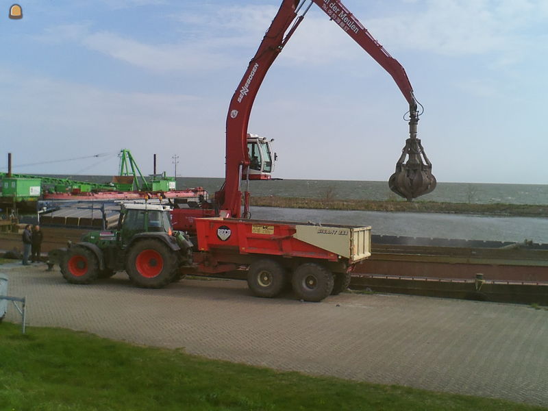 2 x Beco 260 dumpers 17m3 evt. met tractorbumper