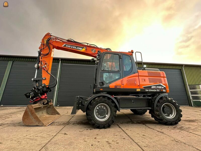 Doosan DX140W