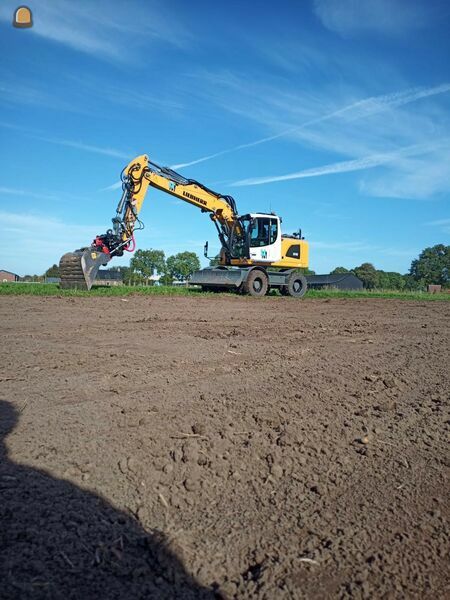 Liebherr A918