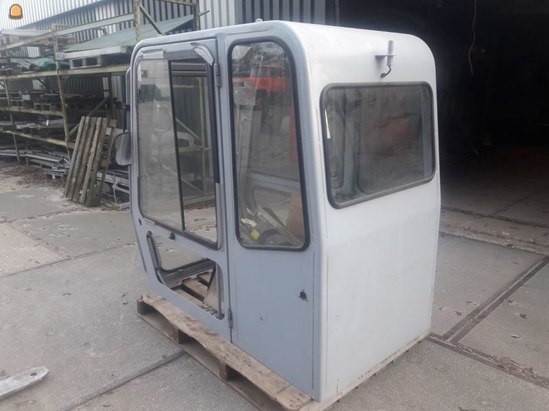 Cabine Hitachi FH 130 / ETEC 815B